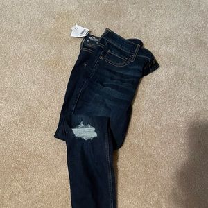 Hollister high rise super skinny jeans. New 11R